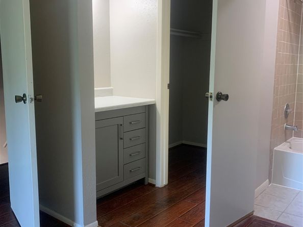726 Memorial Mews Street 4, Houston TX 77079