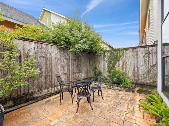 4425 Eigel Street, Houston TX 77007