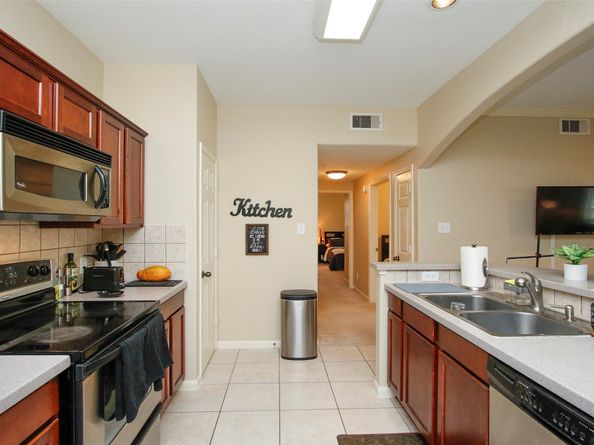 6607 Lake Woodlands Drive 223, The Woodlands TX 77382