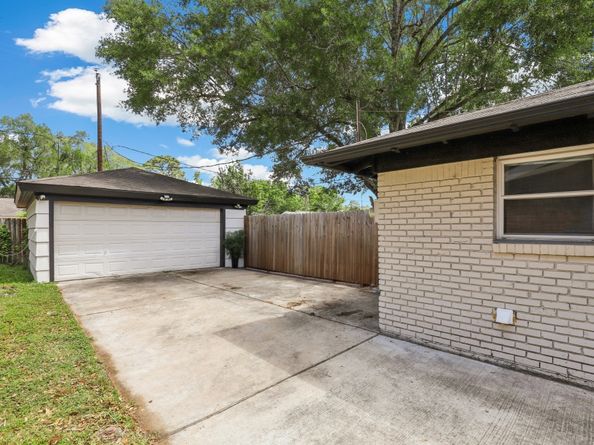 5602 W Bellfort Street, Houston TX 77035