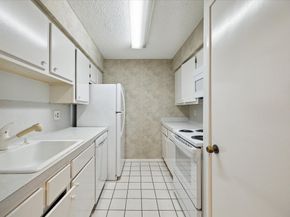 1100 Augusta Drive 63, Houston TX 77057