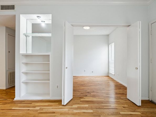 1100 Augusta Drive 63, Houston TX 77057