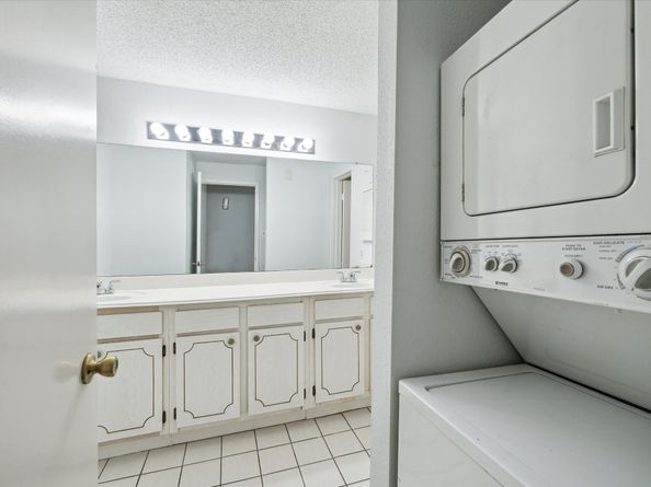 1100 Augusta Drive 63, Houston TX 77057