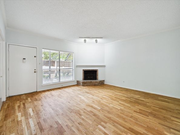 1100 Augusta Drive 63, Houston TX 77057