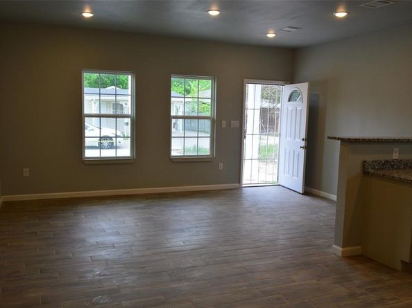 327 Delaware Street A, Houston TX 77029