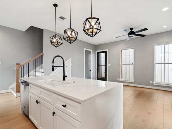 1412 Weiss Street, Houston TX 77009