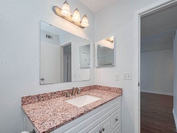 260 El Dorado Boulevard 1504, Houston TX 77598