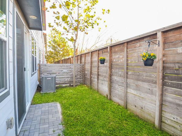 9577 Neuens Road F, Houston TX 77080