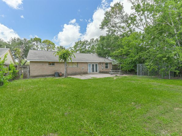 5842 Ludington Drive, Houston TX 77035