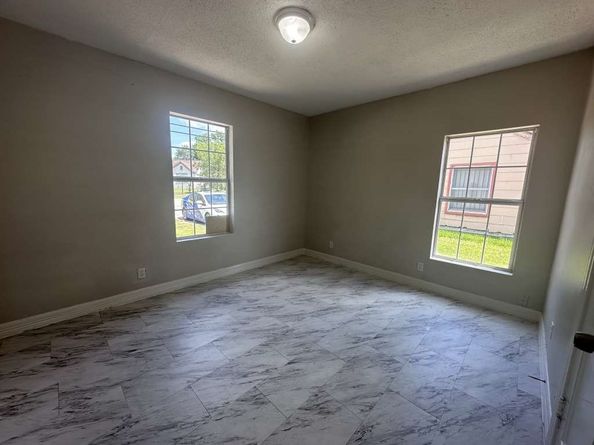 7410 Dallas Street, Houston TX 77011