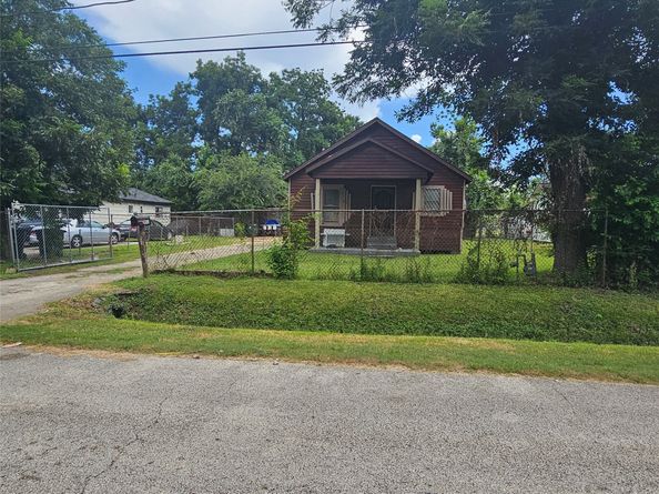 931 Lucky Street, Houston TX 77088