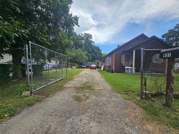 931 Lucky Street, Houston TX 77088