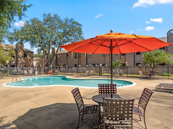 9850 Pagewood Lane 1302, Houston TX 77042