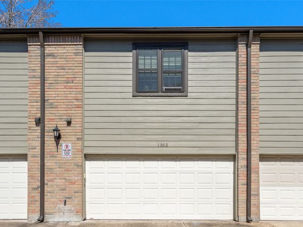 9850 Pagewood Lane 1302, Houston TX 77042