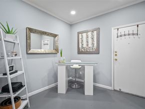 9850 Pagewood Lane 1302, Houston TX 77042