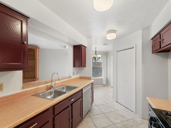 26 Pinewood Forest Court, The Woodlands TX 77381