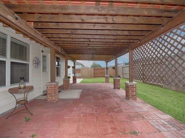 2753 Foster Hill Drive E, Houston TX 77345