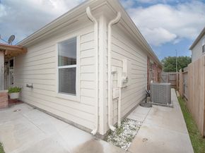 2753 Foster Hill Drive E, Houston TX 77345