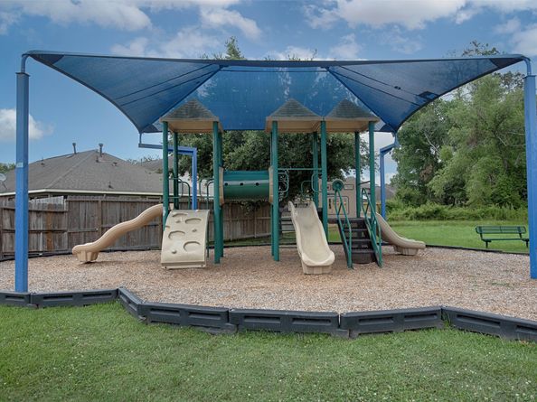 2753 Foster Hill Drive E, Houston TX 77345