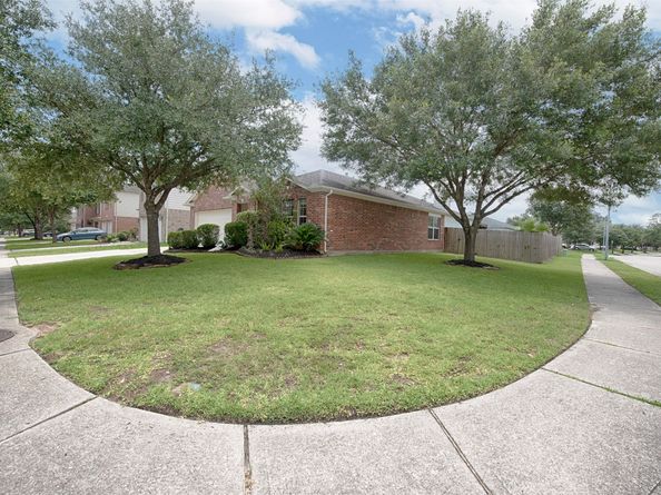 2753 Foster Hill Drive E, Houston TX 77345