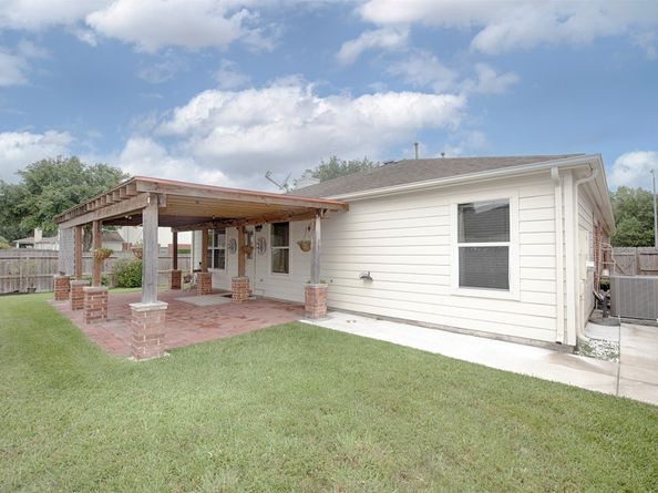 2753 Foster Hill Drive E, Houston TX 77345