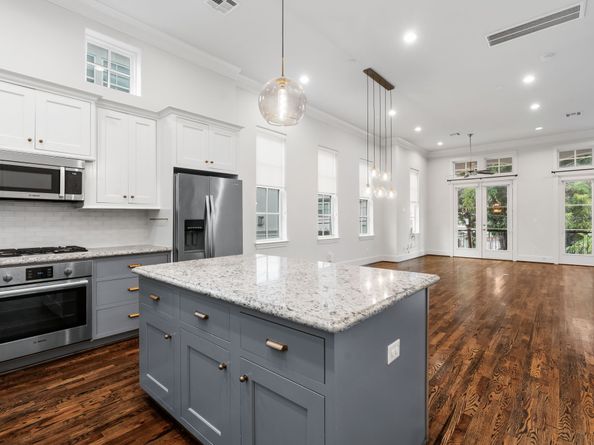 5658 Darling Street, Houston TX 77007