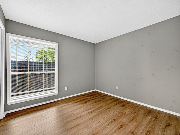 7313 Gulf Freeway 814, Houston TX 77017