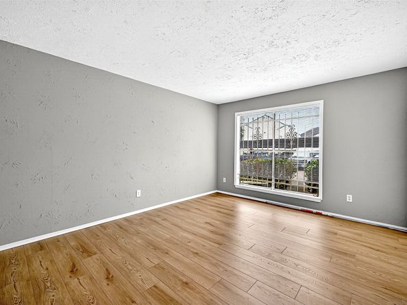 7313 Gulf Freeway 814, Houston TX 77017