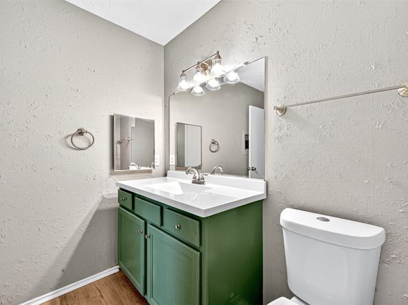 7313 Gulf Freeway 814, Houston TX 77017