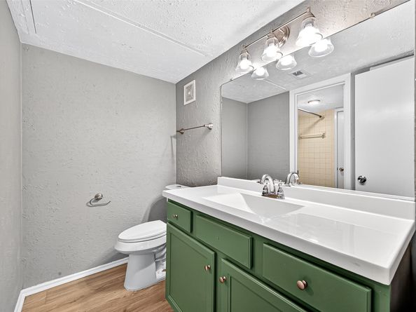 7313 Gulf Freeway 814, Houston TX 77017