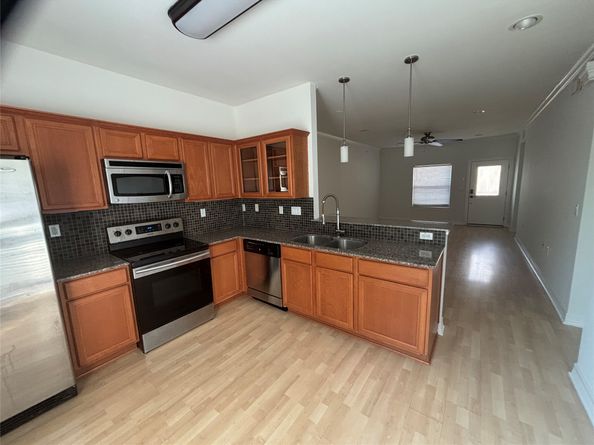 3501 Chenevert Street 11, Houston TX 77004