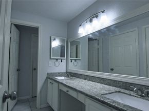 2255 Braeswood Park Drive 137, Houston TX 77030