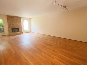 9146 Wilcrest Drive 9146, Houston TX 77099