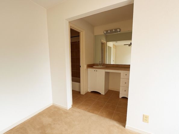 9146 Wilcrest Drive 9146, Houston TX 77099