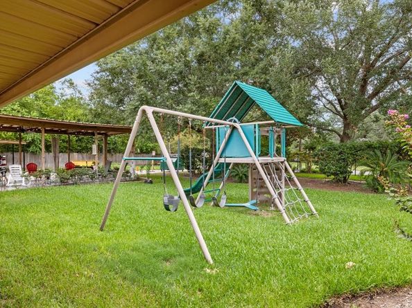 7648 Broadview Drive, Houston TX 77061