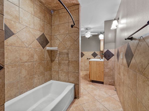 7648 Broadview Drive, Houston TX 77061