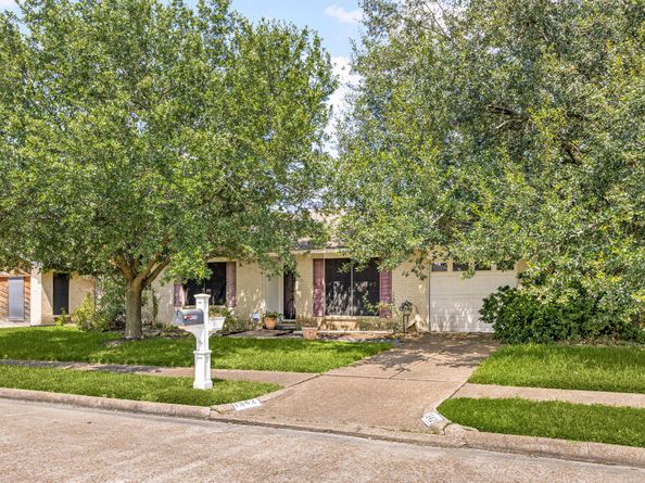 1342 Castle Glen Drive, Houston TX 77015