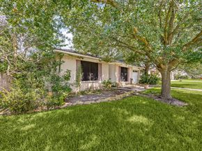 1342 Castle Glen Drive, Houston TX 77015