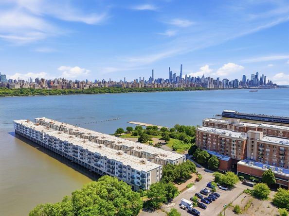 242 The Promenade 242, Edgewater NJ 07020-0000