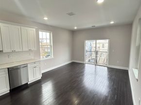 47 Cottage St, Bayonne NJ 07002