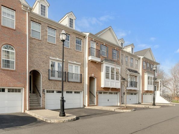 5 Creekside Ct, Secaucus NJ 07094