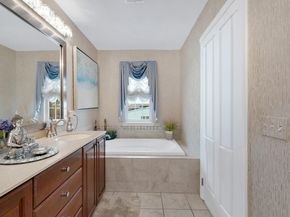 5 Creekside Ct, Secaucus NJ 07094