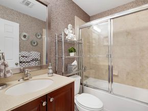 5 Creekside Ct, Secaucus NJ 07094