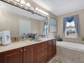 5 Creekside Ct, Secaucus NJ 07094