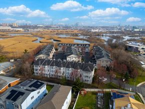 5 Creekside Ct, Secaucus NJ 07094