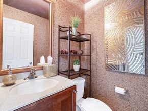 5 Creekside Ct, Secaucus NJ 07094