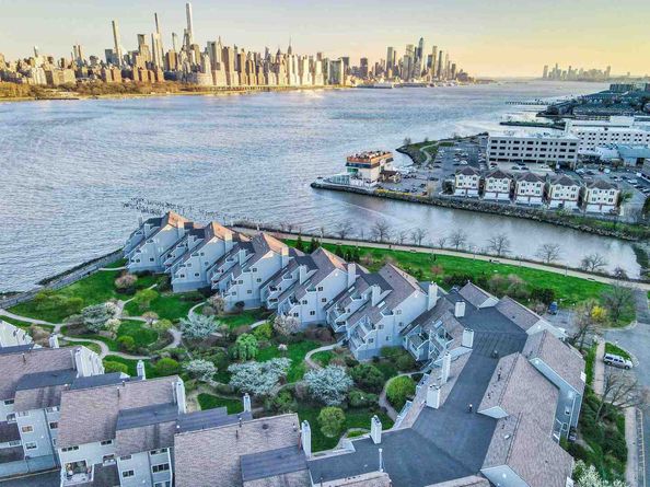 8C Cove Lane, North Bergen NJ 07047
