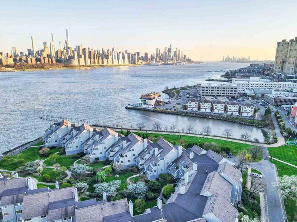 8C Cove Lane, North Bergen NJ 07047