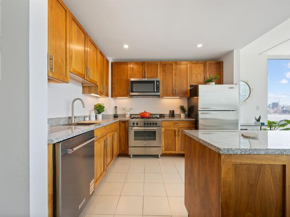 20 Newport Parkway 1707, Jersey City NJ 07310