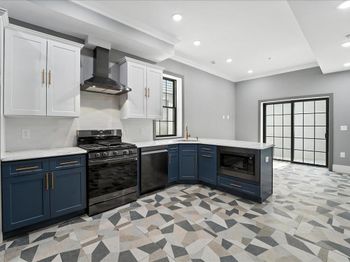 24 Romaine Ave